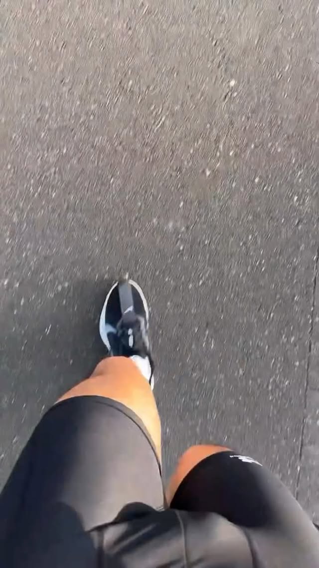 #chuckvoyage
曾經恨透跑步的我還是決定做一些改變了
進步的過程都是痛苦的😂
跑了還是會起水泡
Q:起水泡怎麼辦 雙腳都有😂
Q:右腳膝蓋外側還是會痛
感覺好像是被鞋訓 不是在訓鞋