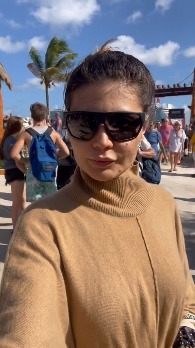 On the to #bimini we stopped at #costamaya #port. Here is big #shopping #center, #aquapark and other #attractions Stop for a few hours. It’s wasn’t planned, we stopped because of #tornado , so Indidnt #booked any #activities .
It’s was still #fan. My #1sttime in #mexico
#vacation #cruise #crociera #attrazione #milena_narciso_official #travel #travelblog #travelblogger #onlygoodvibes #goodvibes #happytuesday
