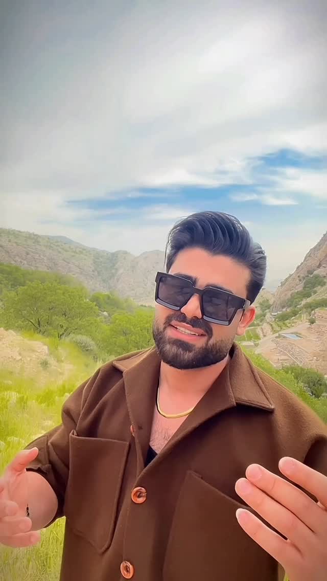 دلبره مو طنازه و ناز اندازه داره 🫀🥹
بفرست برا دلبرت ❤️🔥
اگه دوست داری موزیکو کامل کنم یه قلب رنگی کامنت بزار ...
.
.
.
پیج اصلی من 👇🏻
@saeed_mohamadi_music
نوازندگی ماهان پنجه طلا 👇🏻
@mahanmohamadiofficial
#عاشقانه #دلبر #بختیاری #لر #لری #لری_شاد