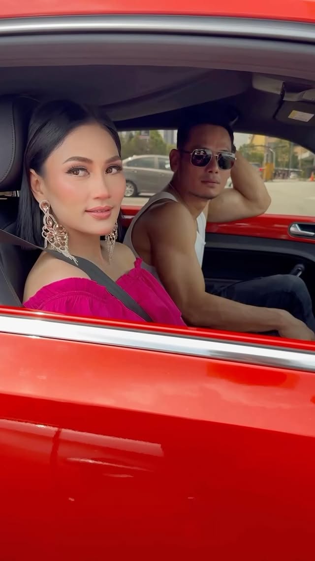 Jangan cuba menggoda ya
Ada bodyguard sado kat sebelah 😉
Just for fun 😘
Jom kita cantik sama2 🩷
