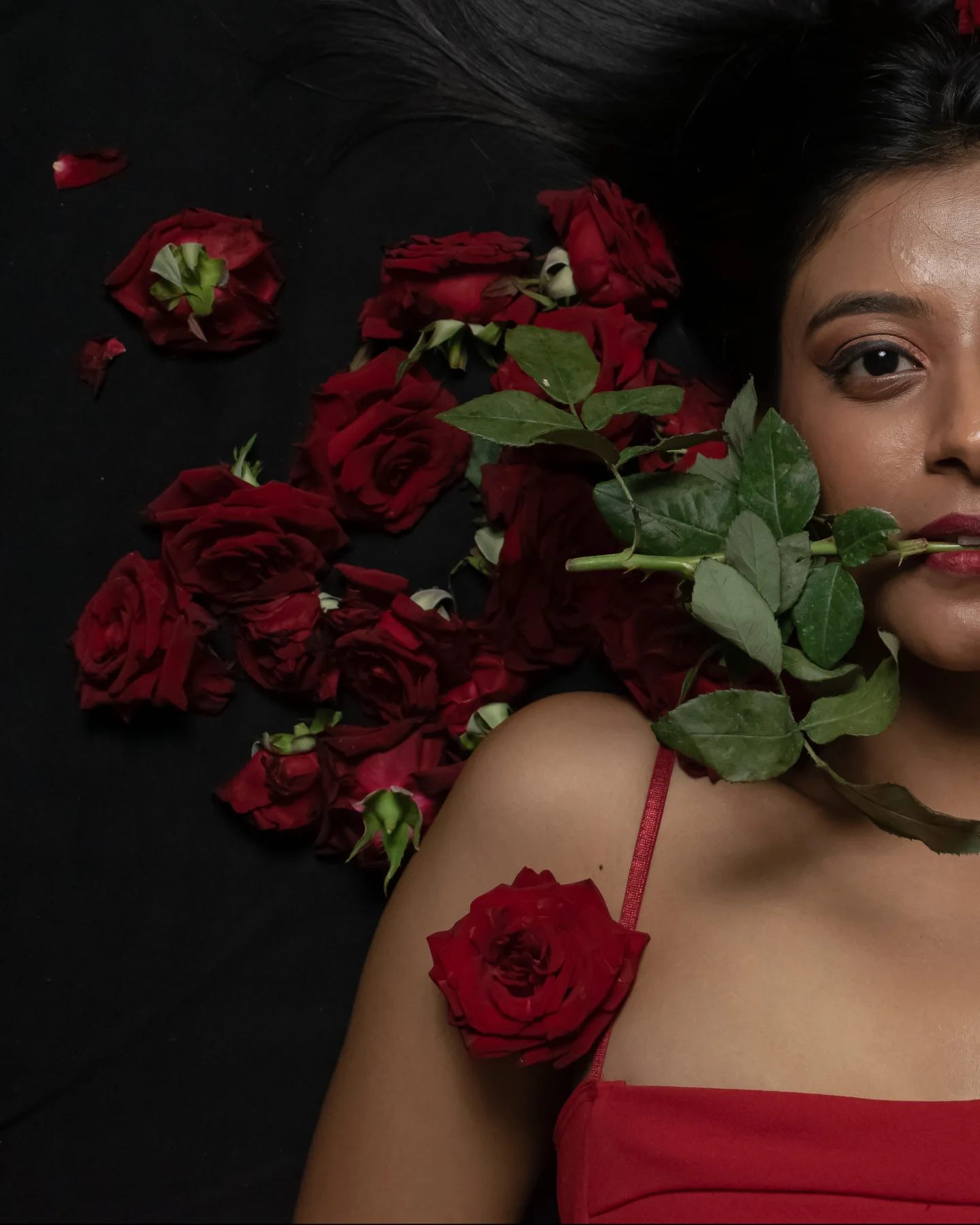 Rose Reverie🌹
.
.
.
#rosephotoshoot #redphotography #editorialshoot #editorial #modelsofbangalore #modelling #redroses