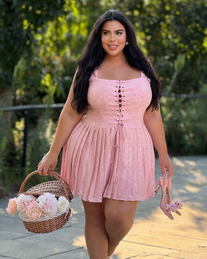 @fashionnovacurve Just a Girl 💕
•
Search 🔍 Amelia Jacquard Mini Dress - Pink
Search 🔍 All About Flowers Heeled Sandals - Pink