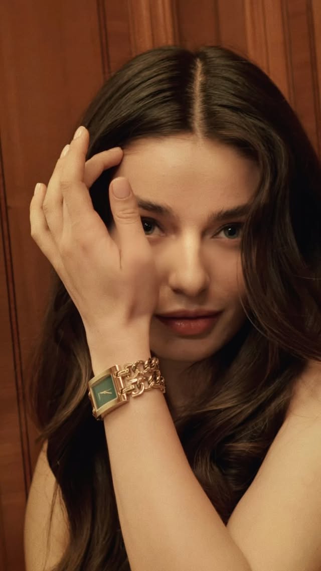 Bir adım, bir seçim, bir an...
Zamanın hangi kapıyı açacağını asla bilemezsin.
@guesswatches ve @aycaaysinturan ile hikâye yeni başlıyor.
🔺🔻 GUESS WHAT’S NEXT ❓
#GuessWatches #SaatveSaat
#işbirliği