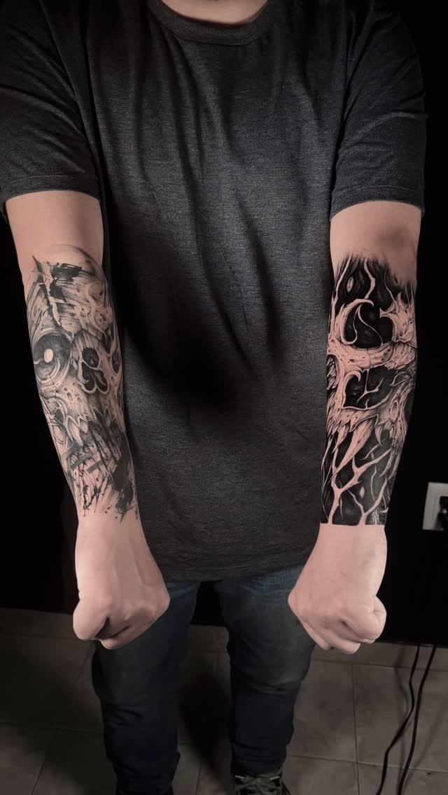 Medias mangas terminadas 💀 muchas gracias por la confianza y el aguante 🔥🤘
@zitacartuchos @ouoglobal
.
#tattoos #blackworkerssubmission #tattoo #tattooed #tattooer #tattooink #tatuajes #tatuaje #ink #inked #blackworktattoo #skulltattoo #horrortattoo #onlyblackwork #blacktattoo #whipshadetattoo #tattooarte #tattooartist #tatuadoresmexicanos #blackworkers