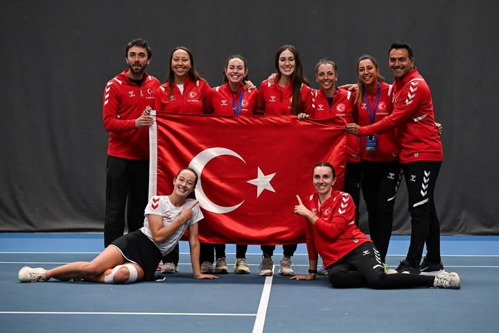 Dünya grubu Play-Off' larındayız 🤍❤️✨
Aynı hedef için ter döktüğümüz bu güzel takımla bu yolu yürümek büyük bir mutluluktu ✨
Hep birlikte başardık 🤍❤️🇹🇷
#bjkcup #teamturkiye