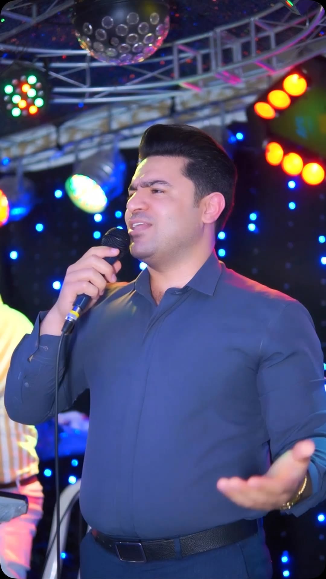 اهنگ اول 0/100 به نام (دلالی وگر وگر) تقدیم نگاه گرم تون🥹
قدردانی از عوامل گروه ..اقا حمید راد عزیز. اقا شاهرخ تصویر تدوین ....
داداشم اقا نایب رستمی مدیربرنامه های گروه مون🥰❤️
#کرمانجی_شاد #داودرستمی #مشهد #محلی #کرمانج #بجنورد