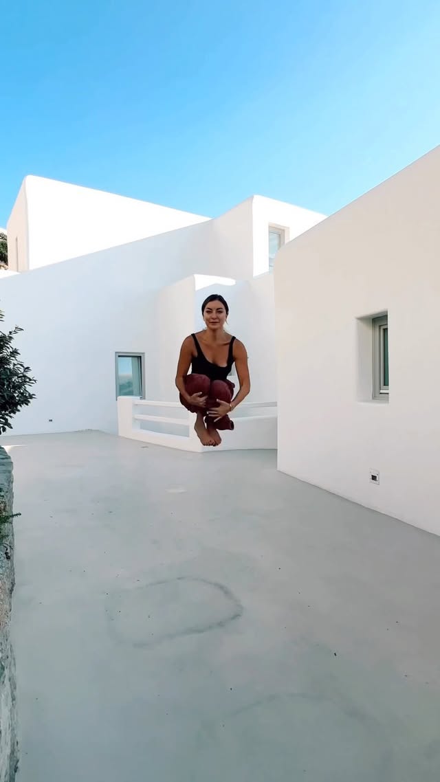 Have you ever been to Mykonos? 👀 Mykonos used to be a popular destination for pirates to sing, drink and have fun in the 1900s 🥳
Not much has changed … maybe except for the pirates 😉 5 minutes from the town center are unique 97 villas, each facing jaw dropping sunset views 🌅 Also known as @cavotagoomykonos - one of the most epic properties in the world!
& rumor has it, you can teleport from street to pool in just 2 seconds.
📽️ @nicoleisaacs
📍 @cavotagoomykonos
#CavoTagooMykonos #CavoTagoo #hotelpool #hotelview #videomagic #shotoniphone #videotips #mikonos #mykonos