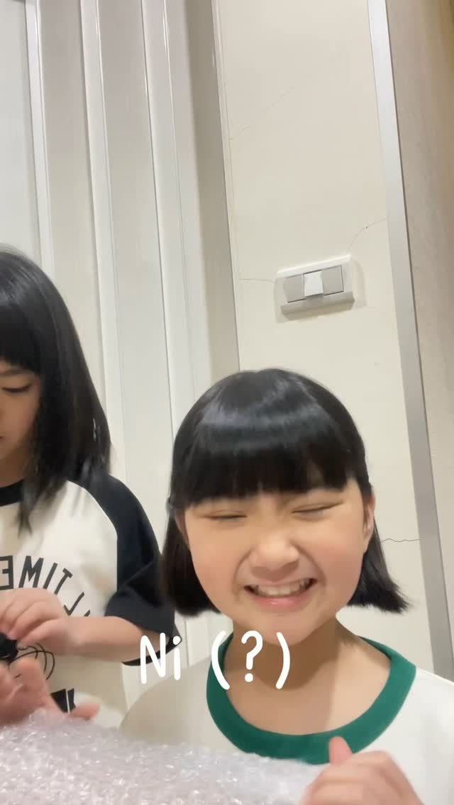 最近試圖糾纏我幫她剪到耳下超短髮
這樣會變彌勒佛妳知道嗎
先不要衝動
#圓亮星剪髮記