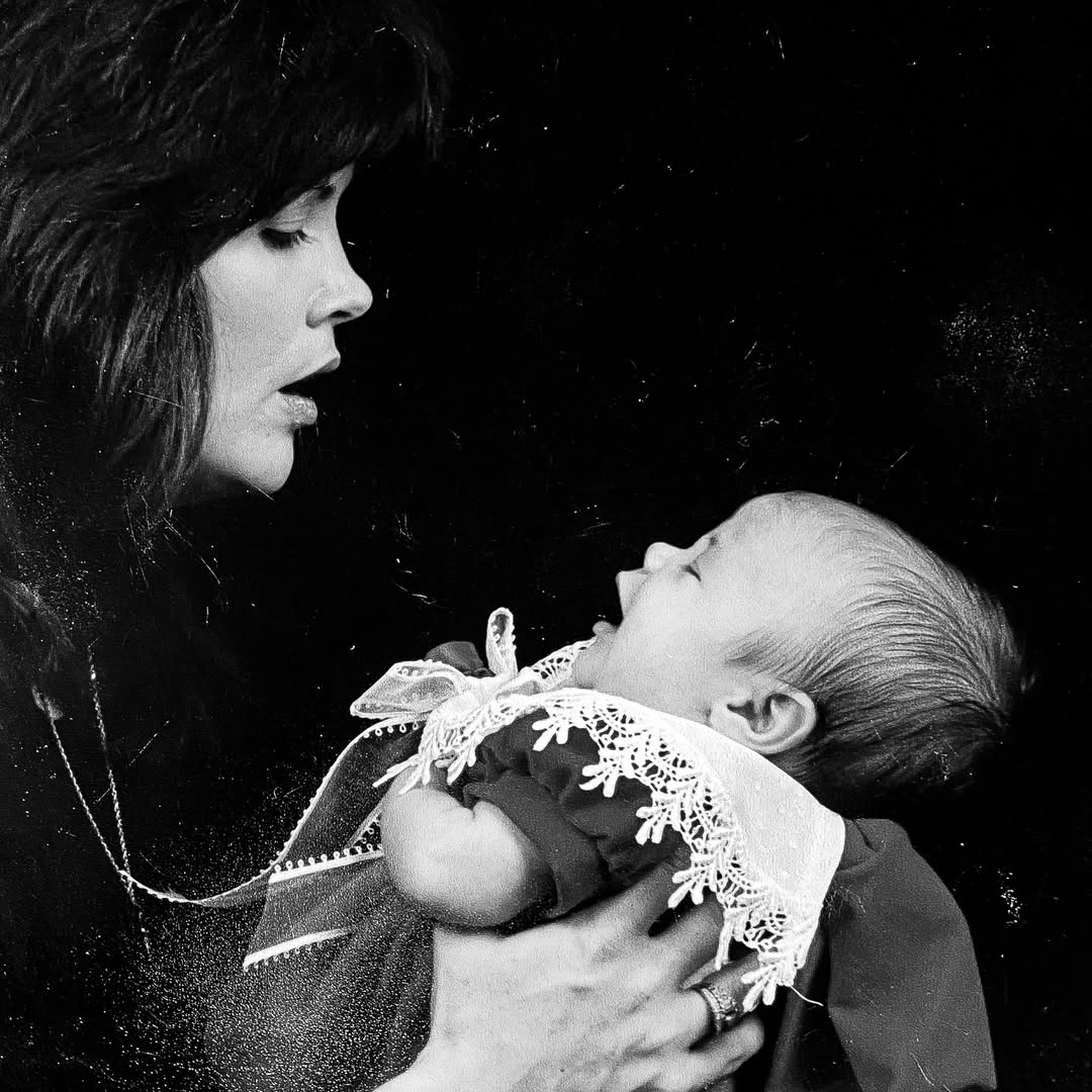 Some bonds are never broken 🌹♥️ #mom