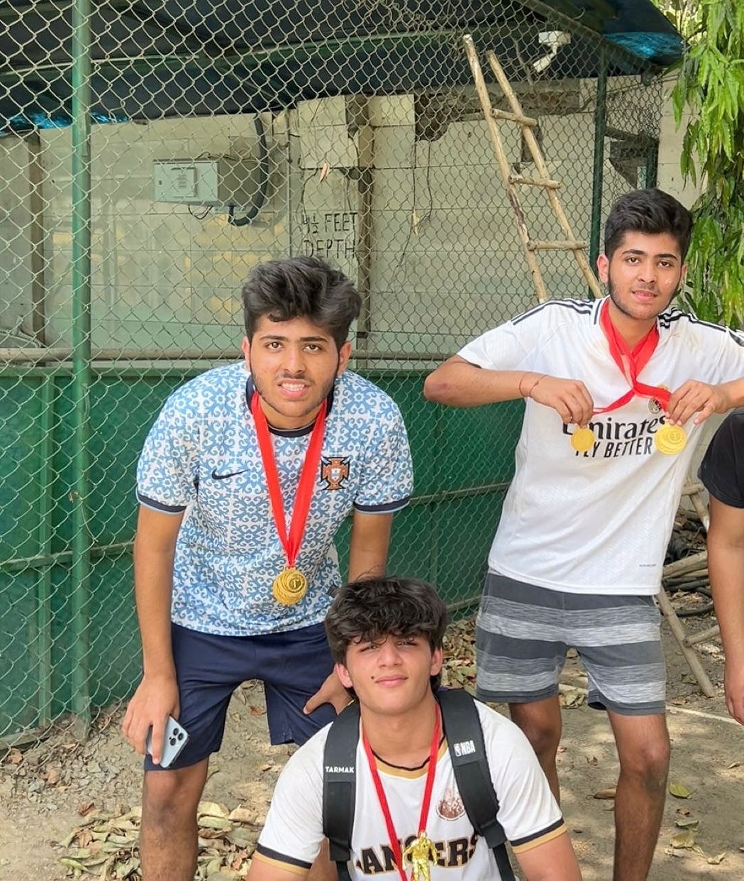 We did it !!! ⚽️🔥🏆
#BornToShine with the real ones!
#sartaajkakkar #artist #bollywood#actor #movies #ranbeerkapoor#youngactor #WeDidIt #SquadGoals #TrophyTime #PunjabiVibe #MatchWinners #football