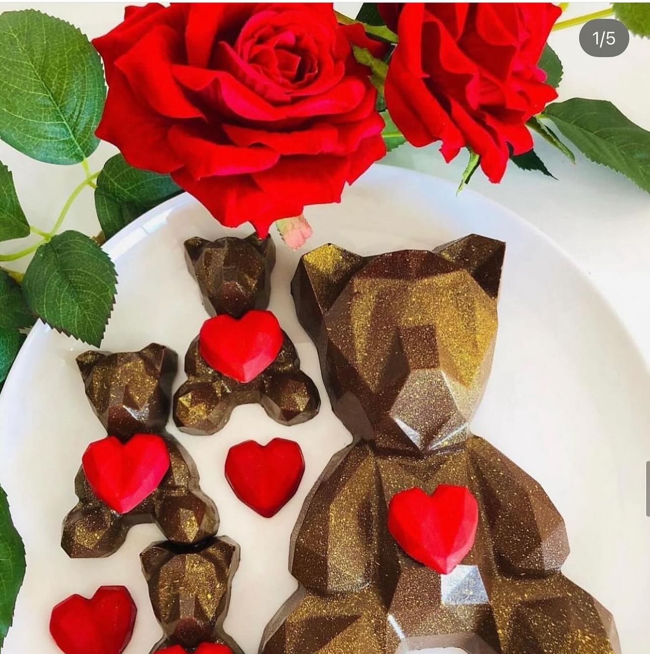 MOLDE OSO GEOMETRICO 🐻🥰💕
.
.
Molde 3 capas portoformas
Oso grande
Oso de 18cm x 13,2cm x 4,5cm
Oso mini
3 cavidades 8cm x 5,9cm x 2,5cm
:
.
💰$5000 cada molde
Grande + mini $8000
🚚envíos a todo chile
.
.
.
.
.
#portoformaschile #portoformas #diaselamama #diadelasmamas #diadelamamachile #regalosmama #regalosparamamá #molde3capas #moldeosogeometrico #osogeometrico #reposteriacasera #reposteriacreativa #reposteriachile #pasteleriaartesanal #pasteleriachile #emprendimientorepostero😉 #emprendimientorepostero #emprendimientochile #chocolate #osochocolate #diadelamama2025 #diadelamamachile #diadelamadrechile