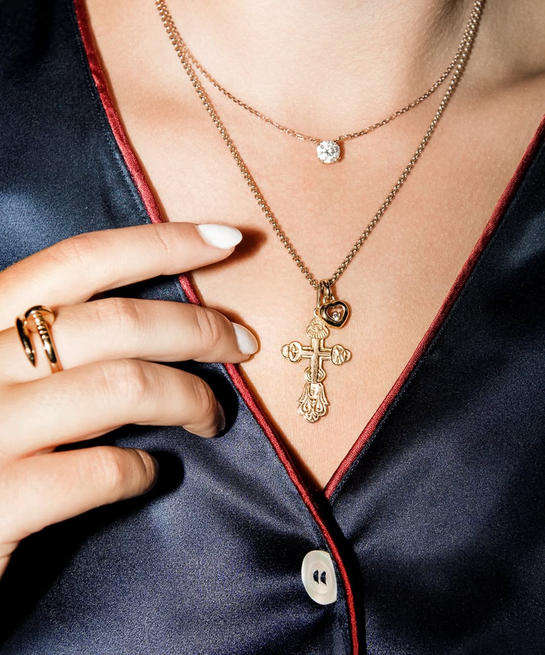 Jewelry close-up featuring the iconic Juste un Clou ring by @cartier, worn by @elivralegrand for @boleromagazin.
Photographed in Geneva, Switzerland with @nikoneurope.
@elivralegrand et la bague iconique Juste un Clou de @cartier, pour @boleromagazin, photographiée à Genève, Suisse, avec @nikoneurope.
#CartierJewelry #JusteUnClou #LuxuryJewelry #EditorialCloseUp
#Boleromagazin #JewelryEditorial #GenevaPhotographer #SwissFashionPhotographer
#NikonZSeries #LuxuryStillLife #SwissLuxury #BeautyDetail
#VisualStorytelling #LuxuryAccessories #MinimalEditorial #JewelryCampaign
#ContentForBrands #SwissStyle #HighEndVisuals #CreativeDirection #EditorialJewelry