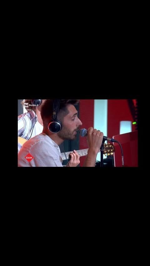 Seconda canzone cantata a @rairadio2
Questa volta è una cover.
Prima di andare via - @neffaofficial
Con @__garo
Ringrazio ancora @giulianannini e Giorgiana Cristalli per averci ospitati.
#rairadio2 #neffa