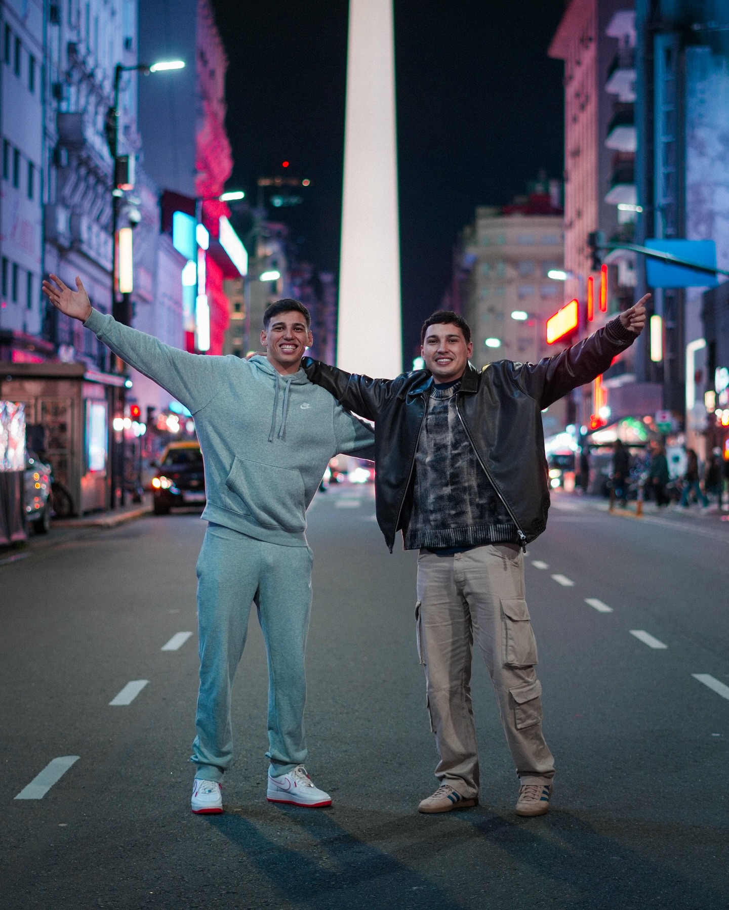 ยฟEXPLOTA BUENOS AIRES?
Nos vemos este sรกbado 9 de Agosto en teatro รณpera ๐ญ
Obtenรฉ tu entrada a travรฉs de Ticketek (link en nuestra historia)