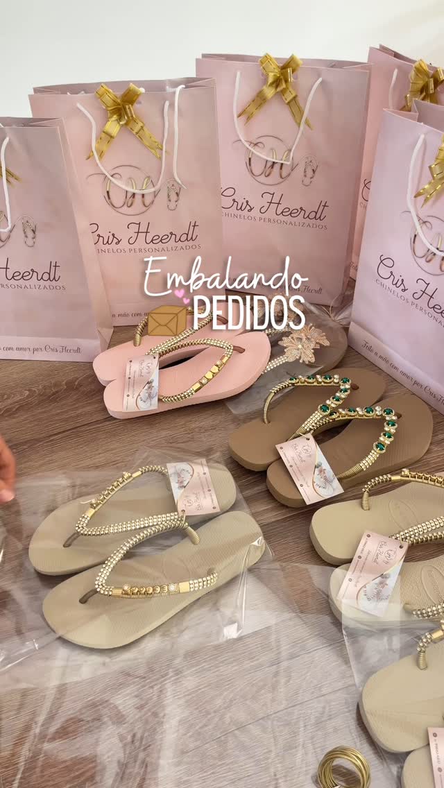 Preparando cada detalhe para surpreender quem você ama 🫶🏻🎁💝
#presentepersonalizado #diadasmaēs
