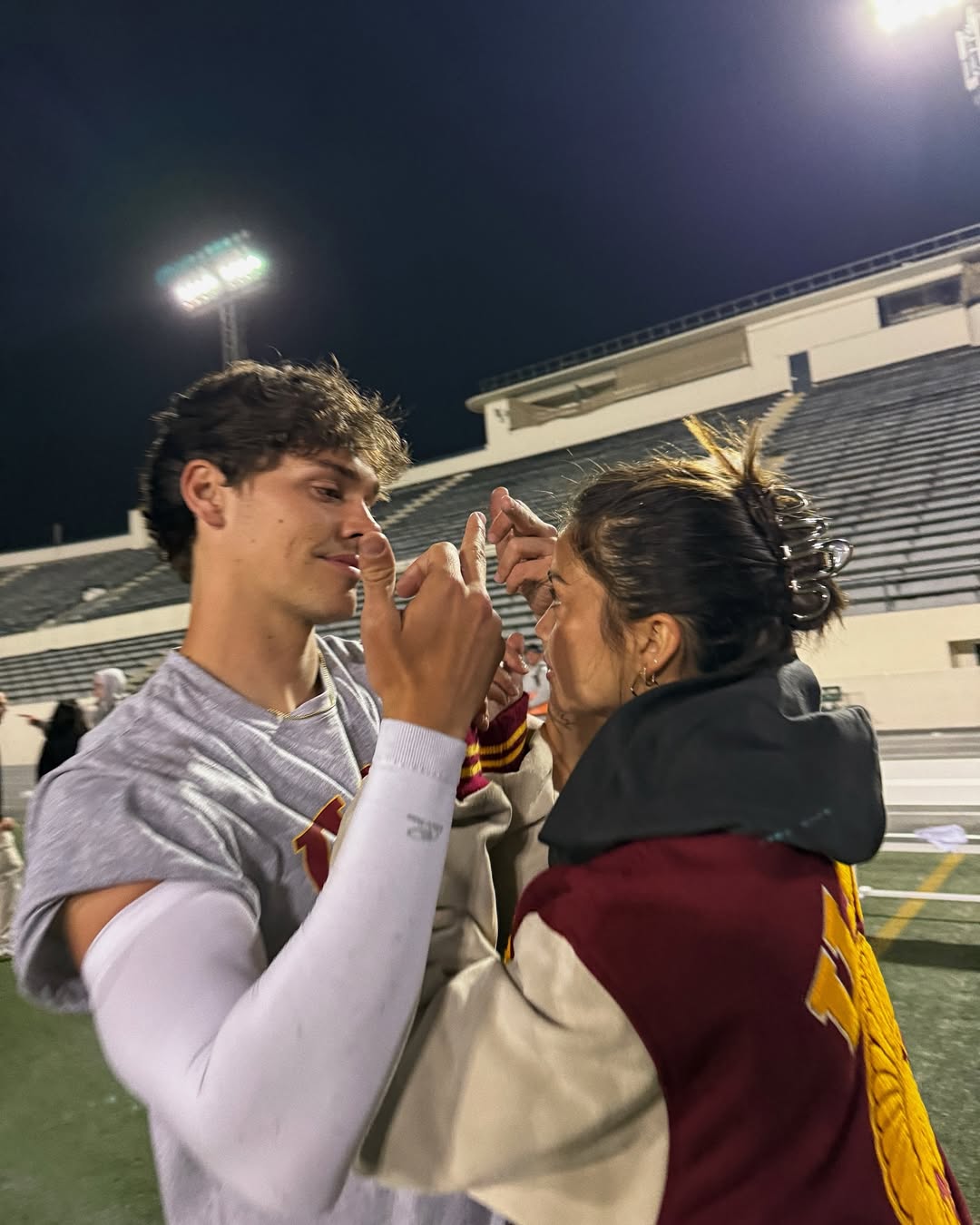 & that’s a wrap.
“Sidelined 2: Intercepted” will be urs soon🙂↕️🫶
u all already know how much this project means to me. the love the first film got exceeded all expectations, but to get a second one??? now that’s love. the set environment we have built on this project truly reflects the product, and it stems from the whole cast to the entirety of the crew🫂
being able to step into the shoes of Drayton for another movie was a dream and i can’t wait for u to experience the ups and downs of college life w him xx
#dallton