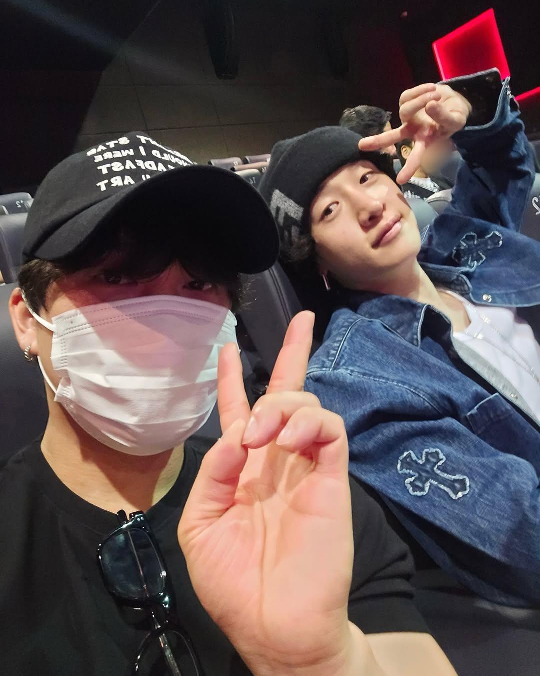 빵찬 무서워서 제대로 보지도 못했대요~😝
#거룩한밤 #🐽잼