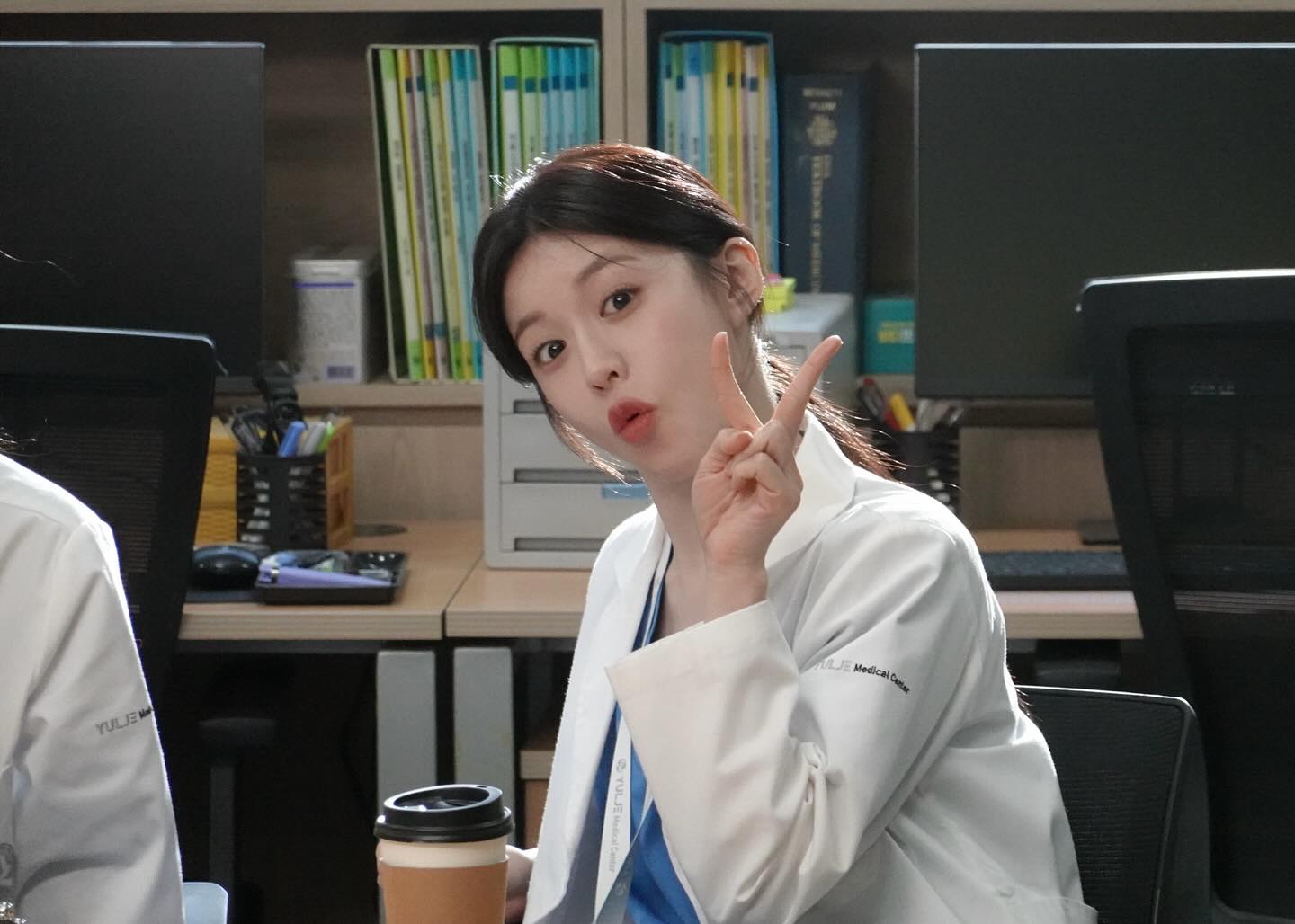 오늘 당직 아닌데 tvn이나 틀어볼까