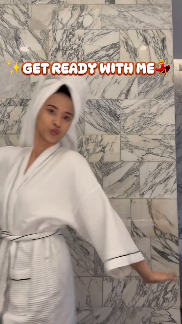Get Ready With Me lagiii!!
kali ini aku sekalian share perawatan rambut rontok akuuโจ
menurut aku rambut rapih, lebat dan wangi itu penting banget buat bikin โLooksโ jadi makin cantik๐โจ
makannya kadang suka sebel kalo rambut rontok tuh ganggu banget๐ฐ
untungnya sekarang ada produk yang udah terbukti cocok di aku, Dove Hair Tonic Spray๐
menurut aku ini produk yang bagussss bangettt buat numbuhin rambut dalam jangka waktu sebulan aja udah ada baby hair๐ญโค๏ธ!!!
mending cobain deh kalo kalian punya masalah rambut rontok kaya aku, jangan ketinggalan yaaa nanti nyesel๐
#reviewdovetonic #reviewtonicviral #hairtonic #dovehairtonic @dove.indonesia