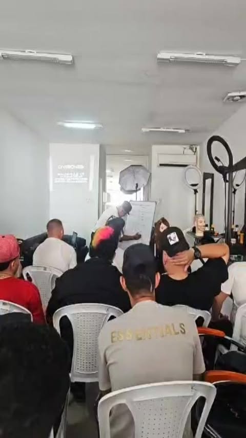 Tecnicas de corte de caballero con tijeras...