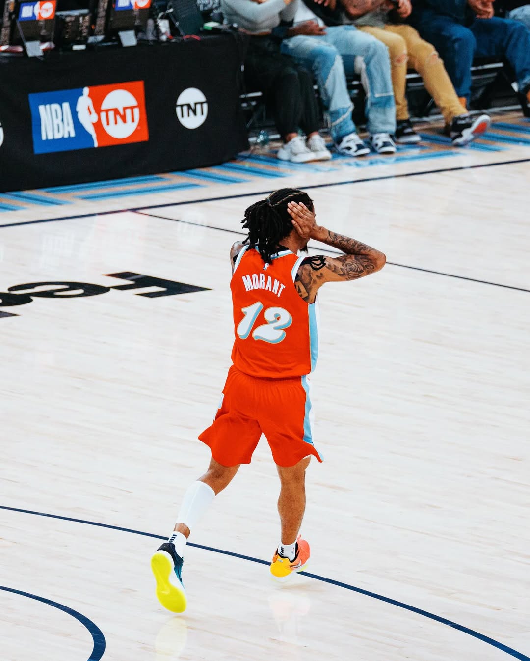 block out the noise & make them watch 🙉👀
JA3