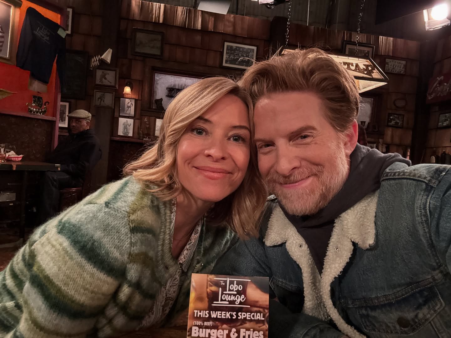 I’m on The Conners tonight with @sethgreen 💚 and so many of my @alexaandkatie loves @jodyfm 🩷 @amyrbrown23 💜 @skylarfornia 💛 @theconnersabc @abc @hulu 🥰