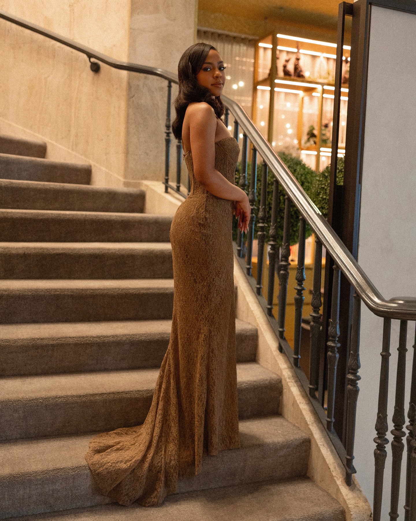 What an incredible show — thank you so much for having me, @stonbroadway 🎭
Special thanks to my beautiful glam team:
styling @marissa_pelly
hair @hairbyromorgan
mua @reneemadeulook
glam photos @bytremain
Style deets:
Dress @newarrivals.co
Shoes @femme_la
Jewelry @grownbrilliance
Clutch @sophiawebster