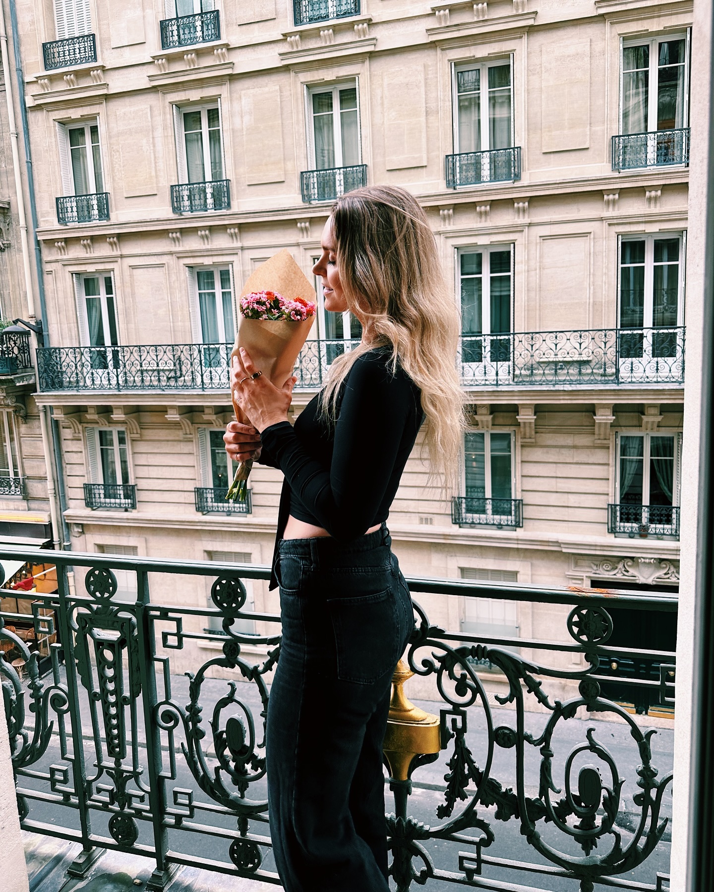 Paris 🌸
Stunning stay at Hotel Kleber in Paris. What a beautiful place. ✨
With fresh flowers from my love! 💐
Thank you Paris and thank you Hotel Kleber. 🤍🙏🏻
#paris #spring #france #hotelkleber wrap tops from @heimaergott