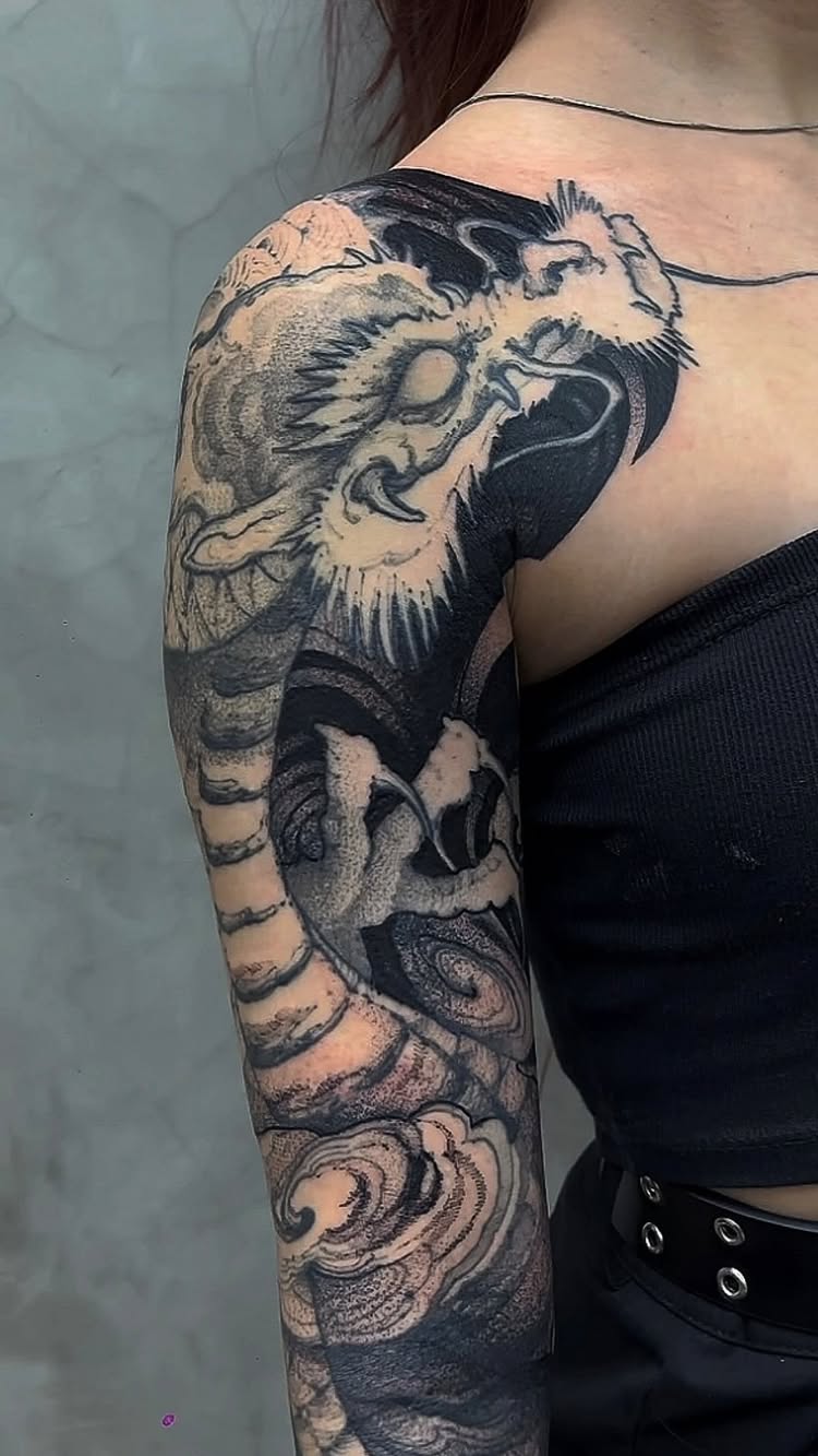 🐲AGENDA ABERTA🐲
Para tatuar comigo, basta me enviar:
•IDÉIA (com referências)
•LOCAL (com foto)
•TAMANHO em CM
(ou circular a área)
Obrigado à todos que apoiam o meu trabalho!