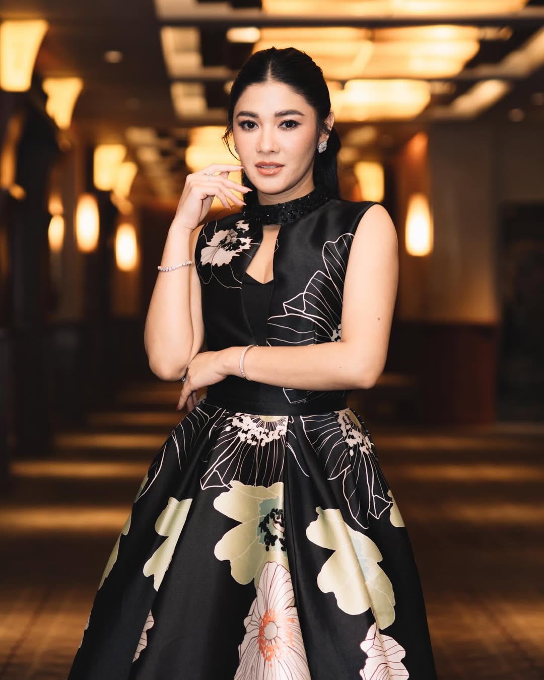 Naysilla Mirdad for Gala Premiere Film Tabayyun.
Fotografer : Taufik
Instagram : @taufikifik
https://www.instagram.com/taufikifik?igsh=YXN4eWltcDJiMGF2
Dari Produser dan Sutradara AIRMATA DIUJUNG SAJADAH.
Jangan lupa ajak yang tersayang untuk nonton FILM TABAYYUN, mulai tayang 8 Mei 2025 di bioskop!
#tabayyun #filmtabayyun #setaradimataallah