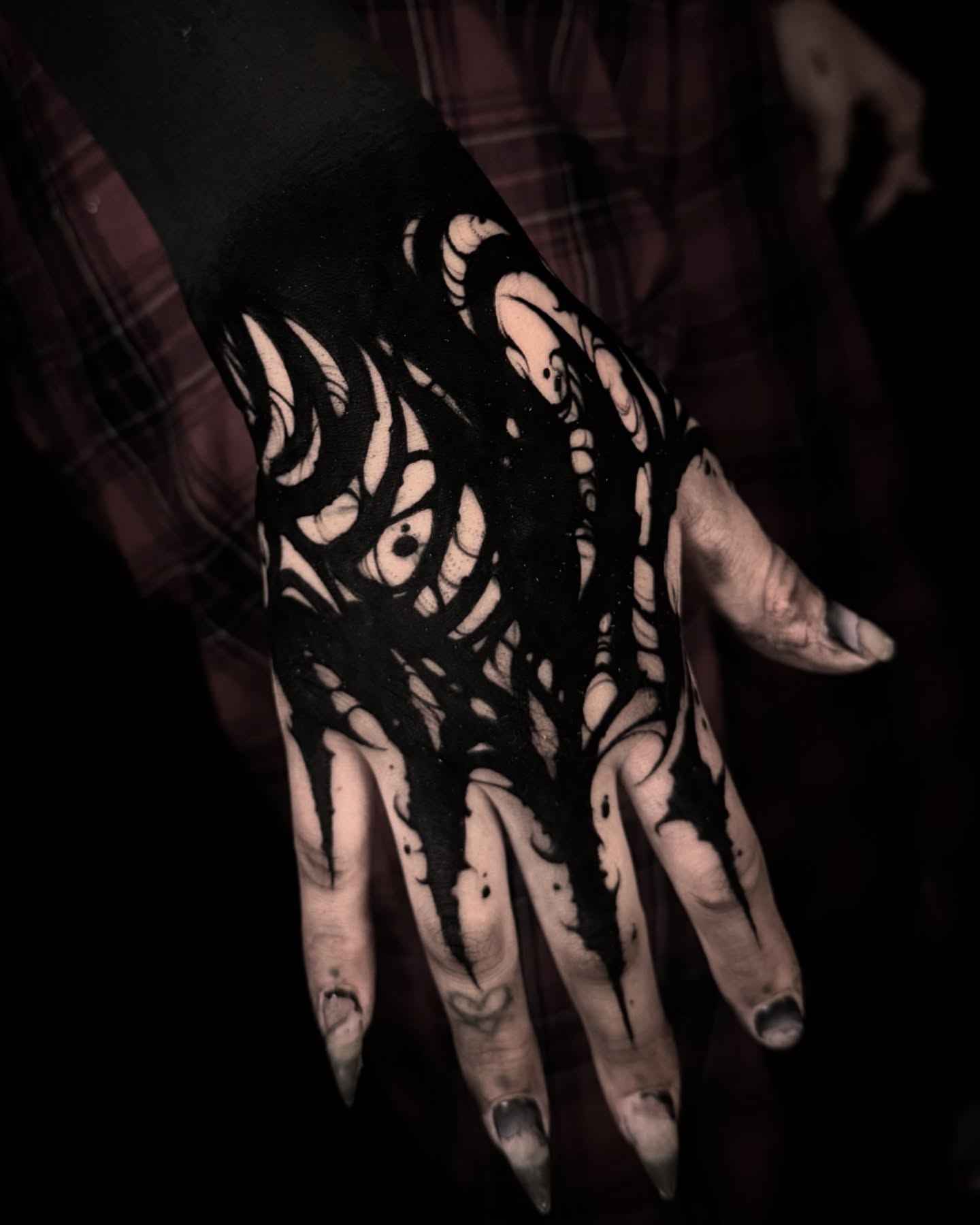 D A R K•O R N A M E N T muchas gracias por la confianza amix @xpizzahutsluttx y el aguante 🔥🤘
@zitacartuchos @ouoglobal
.
#tattoos #blackworkerssubmission #tattoo #tatuajes #tatuaje #ink #blackworktattoo #darkornaments #darklettering #ornament #horrortattoo #onlyblackwork #blacktattoo #tattooartist #tatuadoresmexicanos #blackworkers