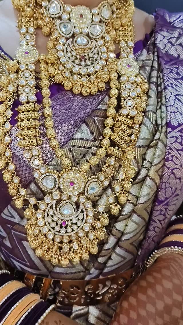 In frame @sonali_bhoir_official
#karwali#bridelmakeupartist #bridemakeup#bestmakeupartist #heavymakeup #sidermakeuplook❤️