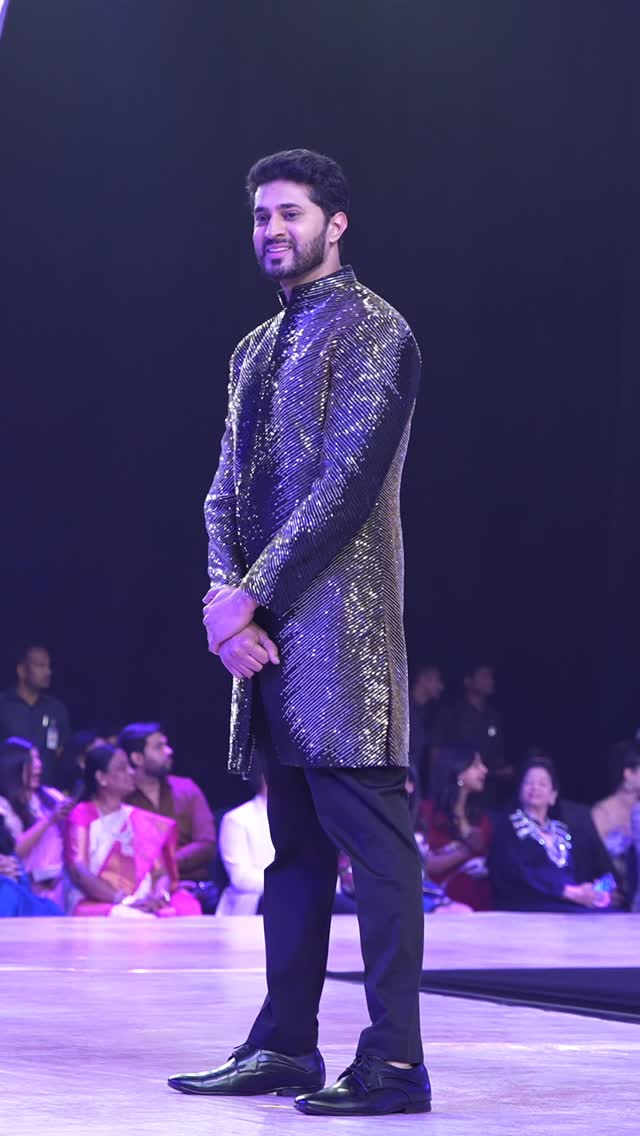It was fantastic being a part of @teach_for_change ‘s Annual Fundraiser event. Major kudos to lakshmimanchu and the entire team at @teach_for_change for all they do tirelessly to create such a positive change ❤️
Title sponsor: @premier__energies
Co-hosted by @novotelhyd
Powered by @facesbykubramaqdoom
Designer: @swathiveldandi_official
Jewellery: @aabharanamjewellers
Styling: @officialanahita
Photography: @tdf.studioz
Hair and makeup: @theartbeatsalon
Decor: @eventoentertainments
.
.
.
.
.
.
.
.
.
.
.
.
.
.
.
.
.
.
.
.
.
.
.
.
#arvindkrishna #arvindkrishna5 #spiritual #vegan #glutenfree #veganlife #veganathlete #actor #fashionshow #movie #cinema #film #tollywood #instamood #faith #belief #instagood #hollywood #india #spiritualgrowth #instagood #happy #onelife #hyderabad #love #fashion #style #superman #positivity #teachforchange #amasterpiece