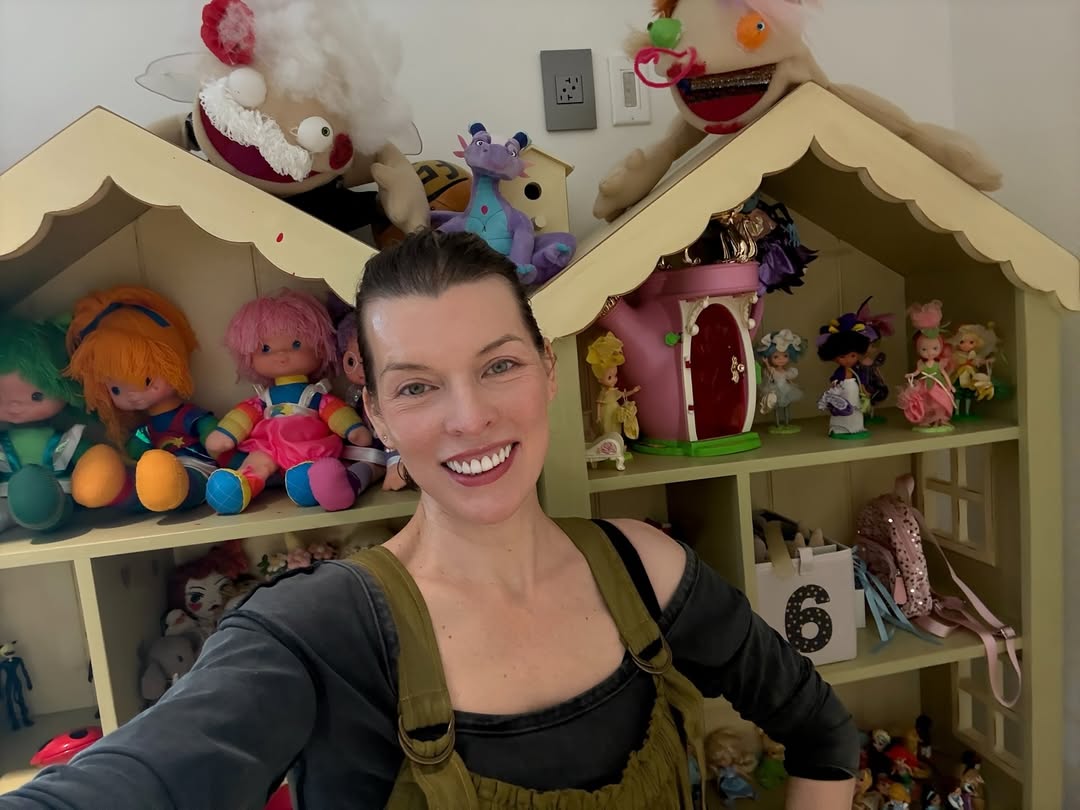 So I’ve got my youngest stuck in an 80’s portal of toys🥳 I got her my favorite dolls of my youth, Rose Petal Place and Rainbow Brite! Just finished setting everything up so the dolls are organized and I need to glue a few things down as the old 80’s stickers don’t have much stick to them. It’s incredible to see the dolls of my childhood brought back to life for my little one! Or maybe it’s for me??😅 In any event, we’re both having a blast😂