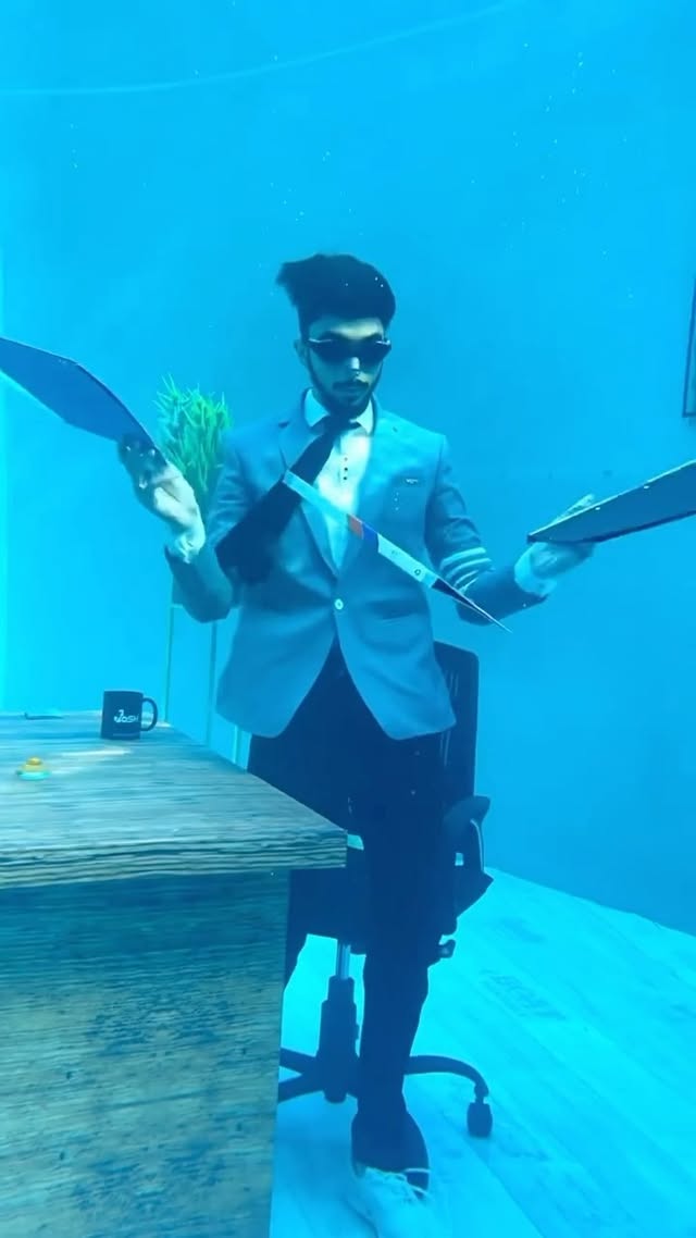 Working a dead end job can be one of the most stressful, soul crushing situations a human can endure. Sometimes you just need to find ways to mix it up, “be the beach” and make it fun until quitting time. #work #quittingtime #underwaterdance #workplay #9to5 #deskjob #partyinmymind #holdyournose #moves (all hail and credit to @hydroman_333)