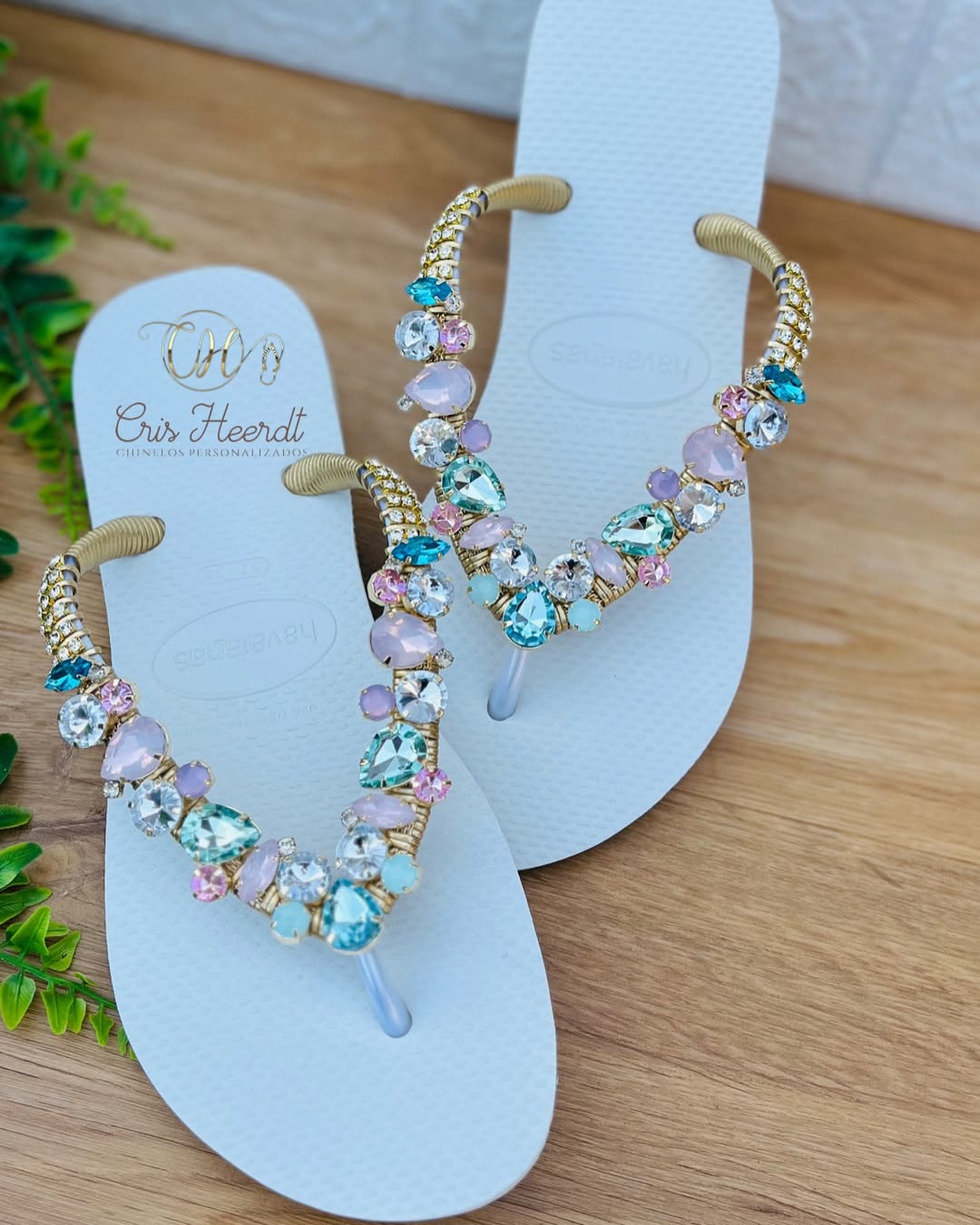 Surpreenda sua mãe com uma sandália atemporal 🎁💐
Sandálias personalizadas com material de alta qualidade vc encontra aqui!
Me chama no direct ou WhatsApp 43999787933 e garanta o presente da sua rainha!
Várias opções na pronta entrega
#presentediadasmães #presentepersonalizado #eufaçopravocê #presente #diadasmães2025