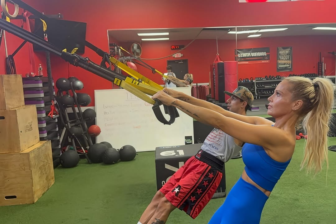 Not just pulling straps—pulling focus. Strength, style, and zero apologies. @donofriofitness_mahwah @donofrio_fit13
#SculptedWithStyle #VogueVibesOnly #TRXButMakeItFashion #SweatWithSwagger #WellnessEdit #StrongLooksGoodOnMe
#personaltrainer
#bestofbergen
#bergencountymoms