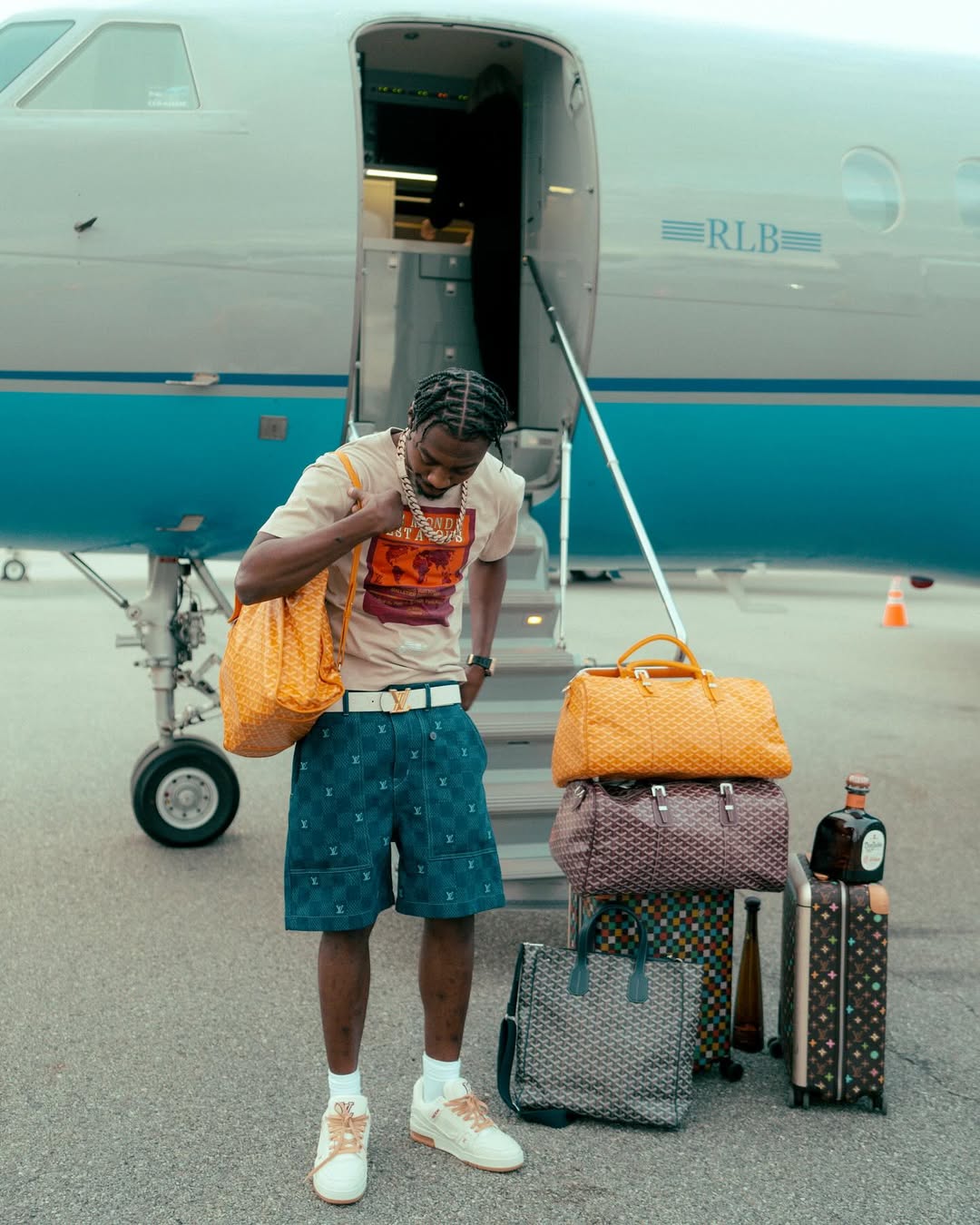 Where I'm from I'm happy all the years a nigga got to see! All the bread I got to make! All the hands I got ta shake! 🤝🏾