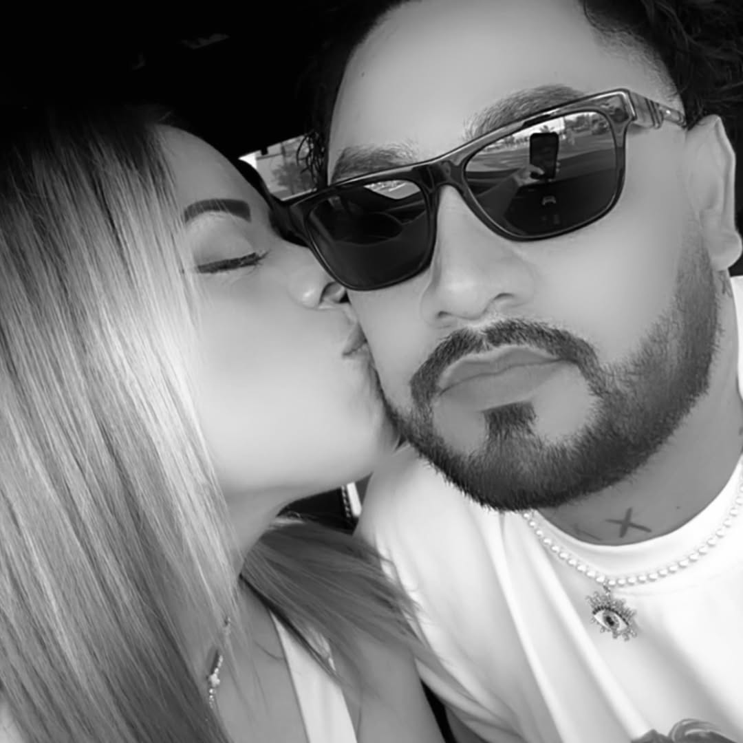 Excelente Day mi gente .. puro para delante ,, con todo y por todo .. 🧠🧠🧠🧠
There is nothing in this world more beautiful than you. Your gaze, your smile, your essence… everything about you is pure magic. Every day by your side is a gift I treasure with all my heart. You are my peace, my strength, and the most important thing in my life. I love you more than words can ever express, and I always will. 🫶🏼😍😍😍 Karla Vargas 👩🏻👧🏻👦🏻🧔🏻♂️😍😍