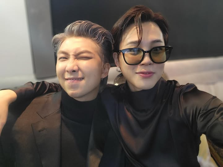 With RM ✌🏻
#JIMIN #BTS #RM #BTSJIMIN #방탄소년단 #지민 #방