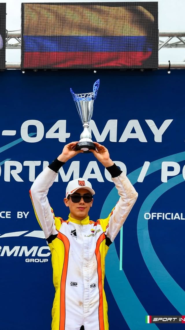Terminamos este fin de semana con una gran victoria en pista, Portugal 🇵🇹. Sali en la posición 11, pude remontar a primero en condiciones del piso muy dificiles. Me siento muy feliz y orgulloso de tener la oportunidad de representar a Colombia en el FIA Academy Trophy, un campeonato que reúne a grandes talentos del karting internacional, los mejores de 36 paises . Aunque una sanción nos quitó el primer lugar, logramos mantenernos fuertes y subir al podio P 2 🥈, demostrando el trabajo, la constancia y el compromiso que hay detrás de cada carrera. Gracias a todos los que hacen parte de este proceso: mi equipo @zaratemotorsportcol
, mi familia, mis patrocinadores y quienes creen en mí. ¡Seguimos enfocados y con más motivación que nunca!
Siguiente Round Italia