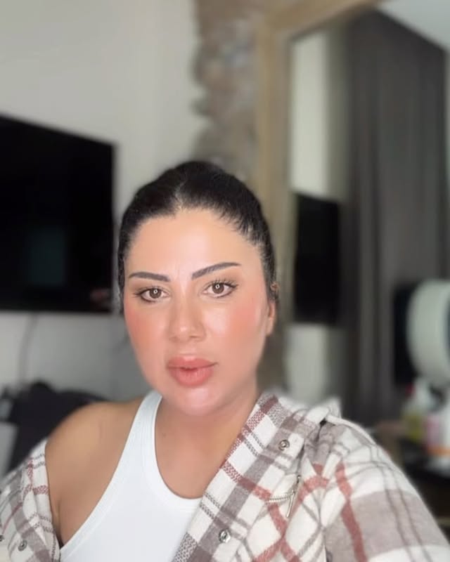 Sen de parlamak ister misin?Hadi ışıltını geri alalım💫
Kullandığım ileri seviye cihazlar ve üst segment bakım ürünleri ile cilt sorunlarının kaynağına iniyorum.
Şehir dışındaysanız yalnız değilsin.Sana özel hazırlanmış online cilt koçluğu programıyla evinde kendi dönüşümünü başlatabilirsin.
Neler yapıyoruz;
Cilt analizi
Kişiye özel ürün seçimi
Adım adım takip&online destek
Yıllarca bir çok şey denedim hiç biri kalıcı olmadı diyorsanız ve artık aynaya gülümseyerek bakmak istiyorsan seninle de plan yapalım mı?Online ya da salonuma gelerek.Yoruma ya da mesaj kutuma başlamak istiyorum yazman yeterli💙
Beni tercih edersen alacağın hizmet sadece bir ürün satışı değil tamamen senin cildine göre hazırlanmış dönüşüm rehberliği olacak
Bu süreçte önce cildini doğru analiz edecek ve şikayetlerini dikkatle ele alacağım.Ardından büyük bir özenle senin bütçene uygun ürün ve kullanım planını hazırlayacağım.
Süreç boyunca bana istediğin an ulaşabilecek ve cildinin gelişimini birlikte takip edeceğiz.
Hazırsan başlayalım💫🥳
#bodrum #bodrumkadınları #muğla #istanbul #bagdatcaddesi #nişantaşı #izmir #ankara #bodrumciltbakımı #ankaraciltbakımı #istanbulciltbakımı #skincare #skincareroutine #mesoestetic #obagimedical #premium #clearandbrilliantlaser #clearandbrilliantturkiye #cosmelan