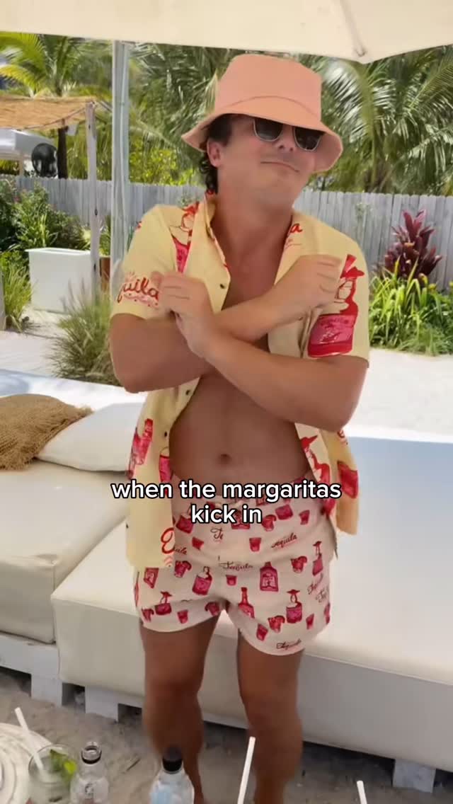 What’s your marg of choice? 🍋🟩
.
.
.
.
#cincodedrinko #cincodemayostyle #tequilaoutfit #mensootd #menssummerfashion #mensummerset #relatable #tequilatime #cincodemayoparty #dancingthroughlife #margaritameme #drinkingmeme #drinkingmemes #margaritatime #margaritatime🍹