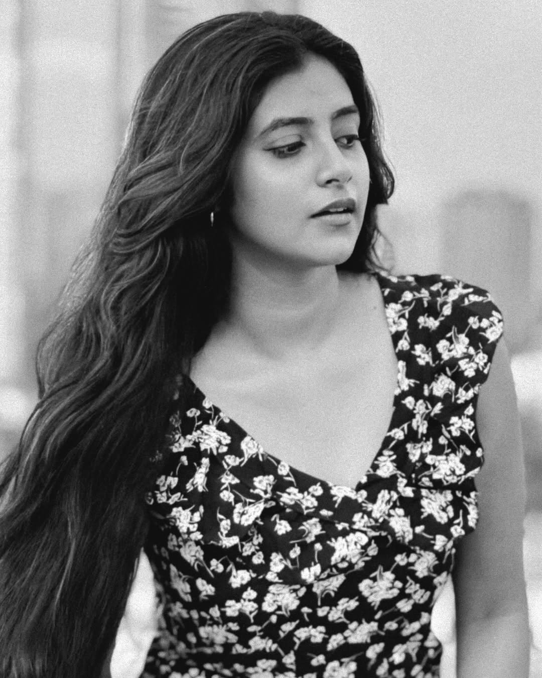 She carries a storm in her silence and a poem in her eyes.”
#BlackAndWhite #BWPhotography #MonochromeMagic #TimelessVibes #ClassicLook #VintageVibes #MoodyTones #GrayscaleBeauty #PortraitGoals #BWPortrait #InMyFeels #StillMoments #EleganceInSimplicity #MinimalMood #ArtisticVibes #EmotivePortrait #CinematicFrame #SoulInSilence #BlackWhiteMood #expressionthrougheyes