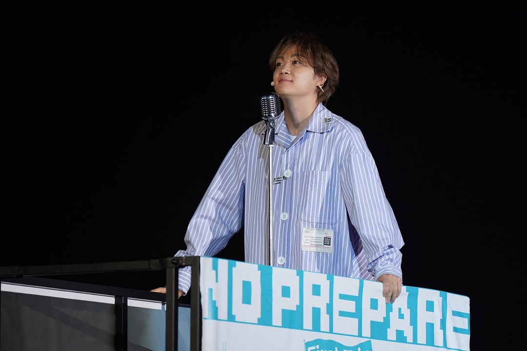 NO PREPAREーFirst Tripー福岡公演本当にありがとうございました!
今回がFirst Trip初回だったのですが、最高のスタートダッシュを切るためのムードをみんなが作ってくれていたなと東京に帰ってきて沸々と感じてる最中でございます🥹
みんな温かく迎えてくれて本当にありがとうございました!
このイベントは準備をしないイベントなのですが、この状態でもイベントとして成り立っているのは間違いなく今まで僕たちとファンのみんなが作り上げてきた関係性のおかげだなと思っていて、お互いが心地いい空間を協力して作り上げられていたなと今回のノンプリ福岡をやって、改めて最高のコミュニティだなと確信しました!
400万人を突破して僕たち自身大型企画の撮影などすぐに再び動き出していたので突破したことをちゃんと落ち着いて実感できていなかったのですが、今回みんながボードに400万人突破おめでとうなど沢山メッセージを書いてくれていて改めて突破したこと実感してこれからも頑張り続けたいなと改めて思えました!
みんなそう思わせてくれて本当にありがとう!
こうやってイベントができるのはファンのみんなが僕たちを見て楽しみ続けてくれているおかげだと思っています!
みんなとずっとこの素敵な関係性を続けていくためには、みんなに安心してもらえるようなグループであり続けなくては!
これからもみんなに笑いながらついてきてもらえるような背中を見せられるように頑張るぞ🔥
次のノンプリは神戸で開催されます!今回楽しかったなと思った人はよかったら神戸でも一緒に楽しみましょう☺️
ノンプリ福岡改めてありがとうございました!
#コムドット
#NOPREPARE
#ノンプリ