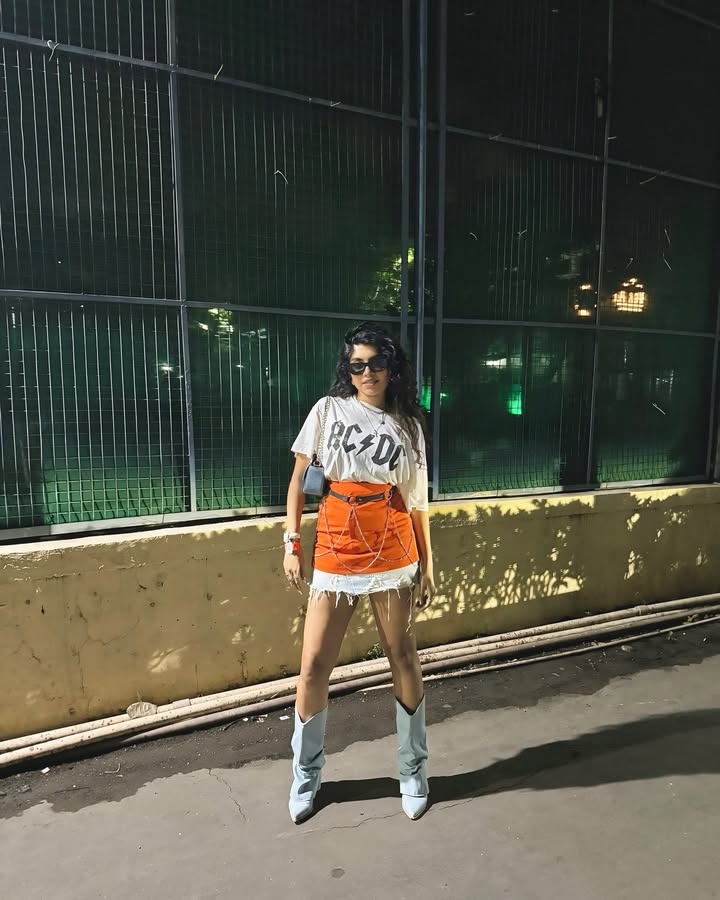 Forget yoga… I realign my chakras at live @benbohmermusic sets. 😎🌻
Benny you have my heart♥️
Silver butterfly neck piece : @chanchal_jewellery0.2
@team.innovation @iamtalwar 🤍
#mumbai #benbohmer #live #love #set #concert #ootd #denimboots