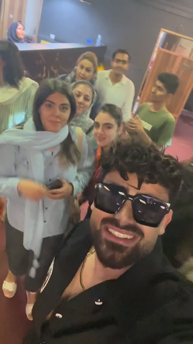 Pov : محبوب که باشی ...✨
کامل تر از ماه ، صورت توعه 🌙
قربون وجودتون برم که همیشه هستید 🤍
اجرا 2025/5/7 شیراز - در مجموعه مجلل ایمان سیاهپوشان
@imansiahpooshan
@siahpooshan.restaucafe
#کنسرت #لری #طرفدار #محبوبیت #سعیدمحمدی
