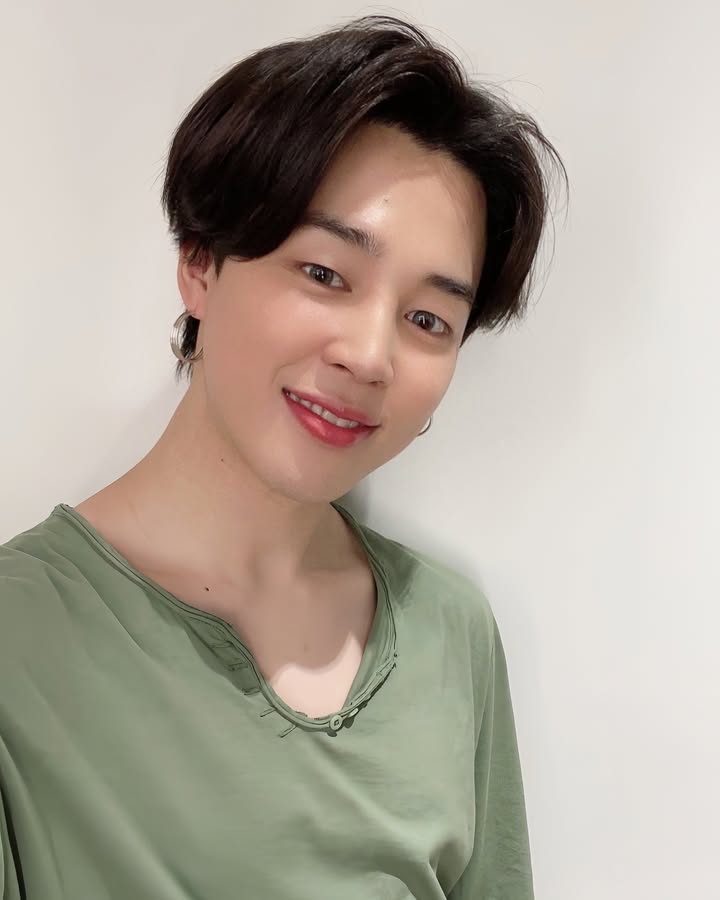 Selfie 셀카 💜✌🏻
#BTS #JIMIN