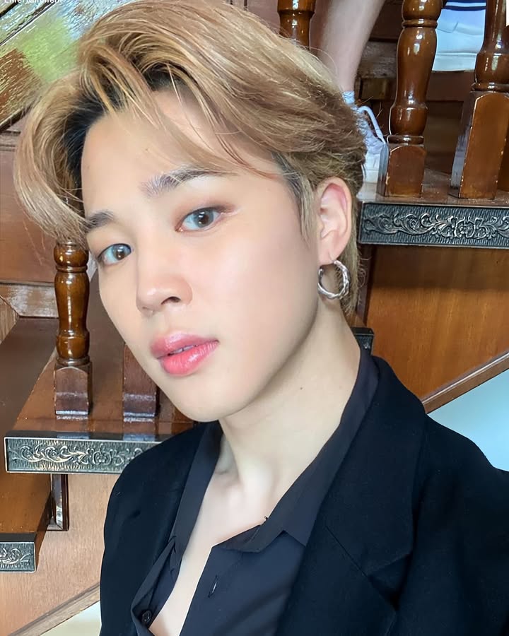 Selfie 셀카 💜✌🏻
#BTS #JIMIN
