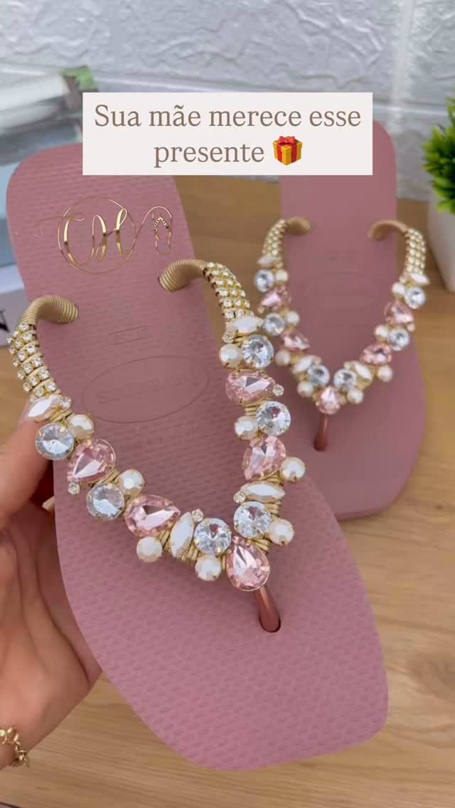 Já pensou no presente da sua rainha ? Temos lindas opções a pronta entrega🥰
#presenteiecomamor #mae #diadasmães2025